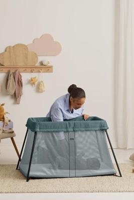 Campingbed Light BABYBJORN donkergroen Campingbed Light BABYBJORN donkergroen