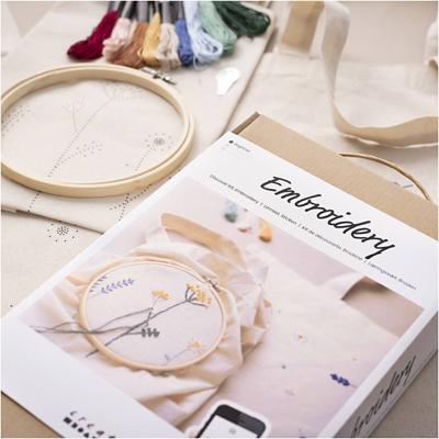 https://www.cchobby.nl/starter-hobbyset-borduurwerk-bloemen-1-doos