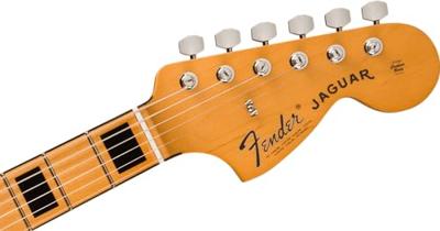Fender Vintera II 70s Jaguar MN Vintage White elektrische gitaar met deluxe gigbag