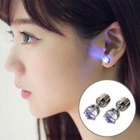2 PC'S stijlvolle Cubic Zirconia oorbellen met felle licht willekeurige kleur levering - thumbnail
