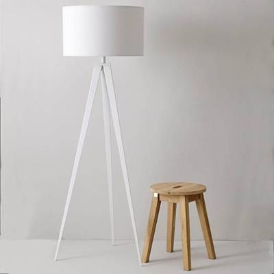 Zuiver Vloerlamp 'Tripod' 157cm, kleur Wit Zuiver Vloerlamp 'Tripod' 157cm, kleur Wit
