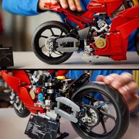 LEGO® TECHNIC 42202 Ducati Panigale V4 S motorfiets - thumbnail