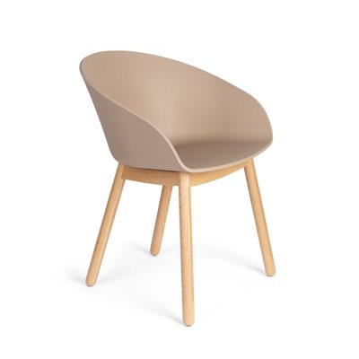 Zuiver Eetkamerstoel 'Void' Eiken en gerecycled PP, kleur Latte Brown Zuiver Eetkamerstoel 'Void' Eiken en gerecycled PP, kleur Latte Brown