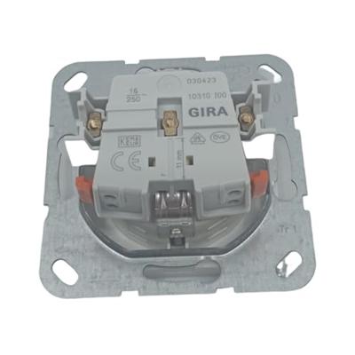 Gira 1-voudige wandcontactdoos met randaarde zuiverwit mat 446627