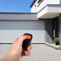 2-kanaals afstandsbediening - SCS SENTINEL - SimplyControl - Oranje, bereik 40 m, frequentie 433,92 MHz, CR2032 lithiumbatterij inbegrepen - thumbnail