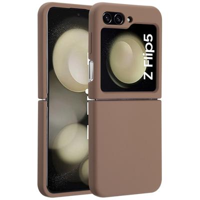 Accezz Liquid Silicone Backcover met MagSafe voor Samsung Galaxy Z Flip 5 Telefoonhoesje Bruin