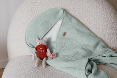 Deken BEABA Babynomade® met fleece voering saliegroen Deken BEABA Babynomade® met fleece voering saliegroen