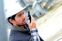 Walkie-Talkie Set | 2 Handsets | Tot 7 km | Frequentiekanalen: 8 | PTT / VOX | 24 uur stand-by | Hoofdtelefoonuitgang | Ingebouwde zaklamp | Wit / Zwart - thumbnail