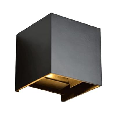 LED Wandlamp Cubo - 2700K - 6 Watt - Zwart - Kubus - Dimbaar LED Wandlamp Cubo - 2700K - 6 Watt - Zwart - Kubus - Dimbaar