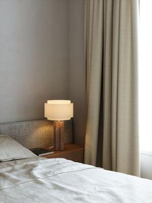 Tafellamp marmeren voet met beige kap schakelaar en E27 fitting DFTP Takai 55 cm