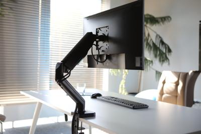 SAVIO UM-01 Bureaubeugel voor monitor 17" - 32", 2 - 9 kg, met gasveer