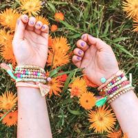 Make it Real neon armbandjes en bedeltjes - thumbnail