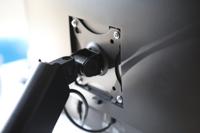 SAVIO UM-01 Bureaubeugel voor monitor 17" - 32", 2 - 9 kg, met gasveer - thumbnail