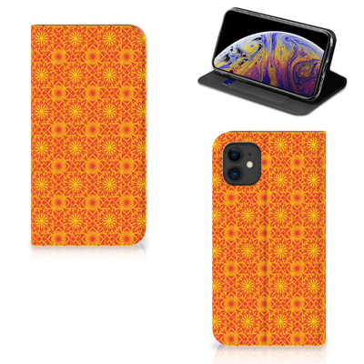 Apple iPhone 11 | Hoesje met Magneet | Batik Oranje Apple iPhone 11 | Hoesje met Magneet | Batik Oranje