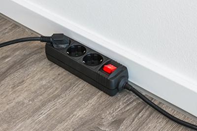 Meister Stekkerdoos 3+1 200Cm Zw - WU7430640 Meister Stekkerdoos 3+1 200Cm Zw - WU7430640