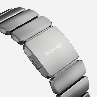 Nomad Stratos Titanium Strap Apple Watch 44mm / 45mm / 46mm / 49mm Natural/Zwart