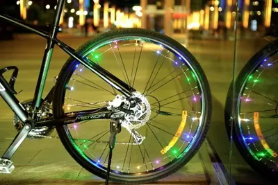 K-parts Fietswiel Verlichting Bike Lightning Spinning (Inclusief Batterijen) K-parts Fietswiel Verlichting Bike Lightning Spinning (Inclusief Batterijen)