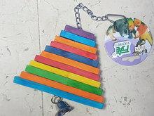 Een vrolijk speeltje voor de papegaai of kaketoe