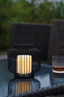 LED Lantaarn basket met LED kaars voor binnen en buiten - Draadloos op batterijen - Zwart - thumbnail