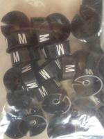 MB zwart/wit M voor op kledinghanger - thumbnail