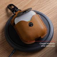 Twelve South AirSnap | Leren beschermhoes met verliespreventieclip voor AirPods en draadloos oplaadhoesje voor AirPods, cognac - thumbnail