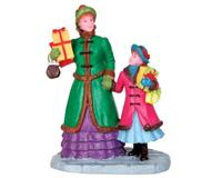 Lemax christmas shopping kerstdorp figuur type 2 Caddington Village 2014 - thumbnail