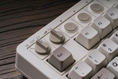 8BitDo Retro Mechanical Keyboard M Edition 8BitDo Retro Mechanical Keyboard M Edition