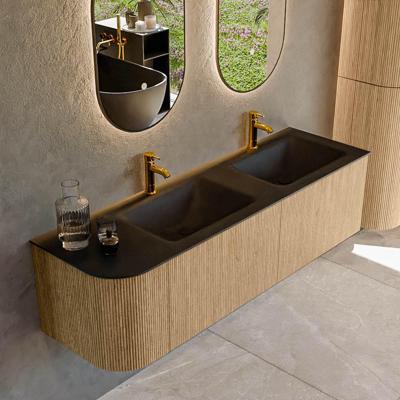 Mondiaz KURVE 155 cm Onderkast Greeploos 2 Lades Met Deuren Oak, Wastafel Solid Surface Rechts Urban 2 Kraangaten Zonder Spiegel (KRVCLO155L2L1D2KD-Oak/Urb)