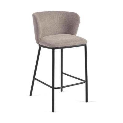 Kave Home Ciselia barkruk H65 chenille Lichtbruin poot zwart