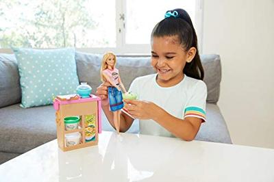 Barbie noodle bar speelset en pop