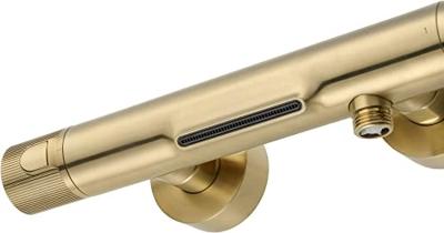 Ben Engraved Line thermostatische badkraan met watervaluitloop en gravering geborsteld messing pvd-coating