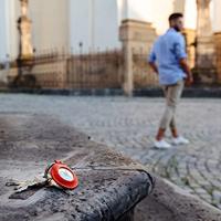 FIXED Leather Case for AirTag red - thumbnail