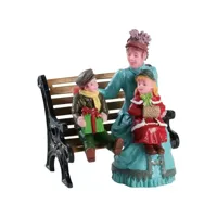 Lemax sitting together kerstdorp figuur type 3 Caddington Village 2018 - thumbnail