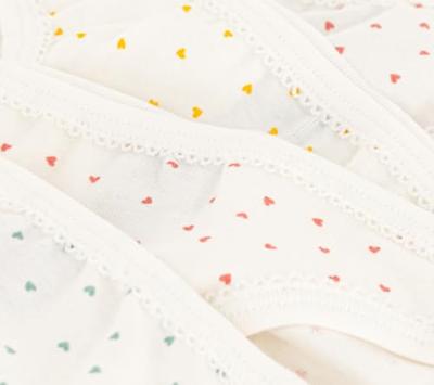 Set met 5 slipjes met kleine hartjes PETIT BATEAU wit, bedrukt