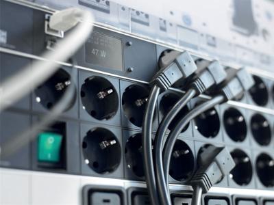 Bachmann 333.601 19 inch Stekkerdoos voor patchkast 1.5 HE Geaarde contactdoos Lichtgrijs Bachmann 333.601 19 inch Stekkerdoos voor patchkast 1.5 HE Geaarde contactdoos Lichtgrijs