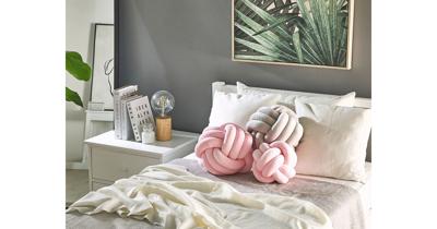 Beliani - MALNI - Sierkussen - Roze - 30 x 30 cm - Fluweel Beliani - MALNI - Sierkussen - Roze - 30 x 30 cm - Fluweel