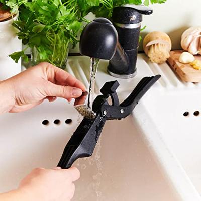 Mastrad - 2-in-1 Knoflookpers en Snijder - Zwart - Mastrad