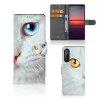 Sony Xperia 5II | Telefoonhoesje | Met pasjeshouder | Witte Kat - thumbnail