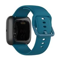 Fitbit Versa 1 / 2 & Lite siliconen sportbandje met gespsluiting - Blauw - Maat: Small - thumbnail