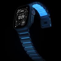 Nomad Stratos Titanium Strap Apple Watch 44mm / 45mm / 46mm / 49mm Zwart / Icy Blue Glow - thumbnail