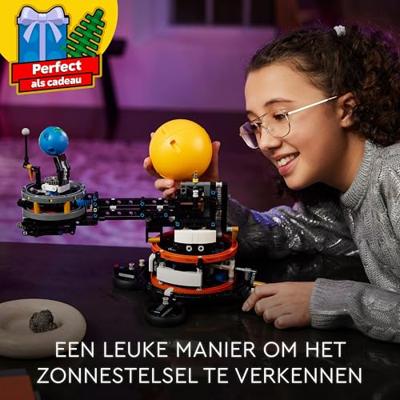 LEGO Technic De aarde en de maan in beweging - 42179