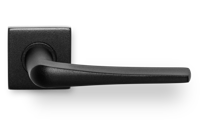 Deurklink Arcos zwart basis op vierkant rozet geveerd - thumbnail