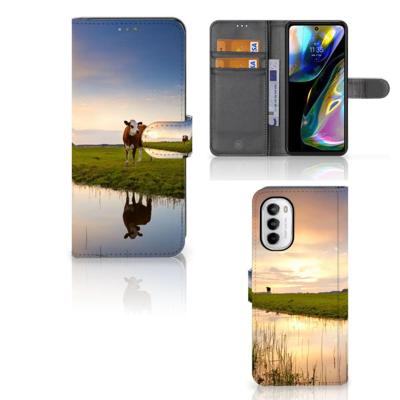 Motorola Moto G52 | Moto G82 | Telefoonhoesje | Met pasjeshouder | Koe