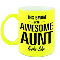 Awesome aunt / tante fluor gele cadeau mok / verjaardag beker 330 ml - feest mokken - thumbnail
