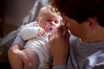 Set van 2 fopspenen voor pasgeborene van Philips AVENT Soothie C 1/2 ur zachtroze + framboosroze - thumbnail