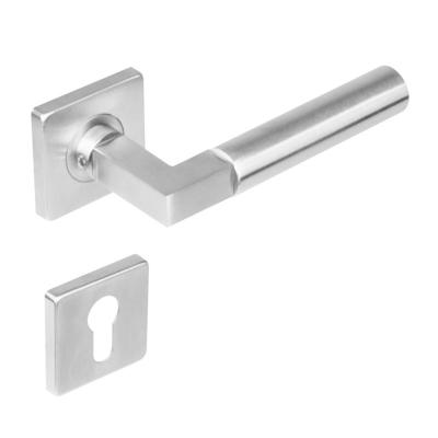 Deurkruk 0378 Bau-stil op rozet vierkant staal met 7mm nok met profielcilindergat plaatjes RVS