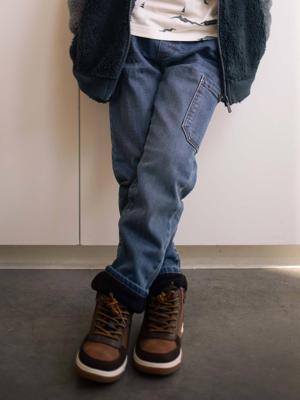 Onverwoestbare, rechte jeans met fleecevoering jongen stone Onverwoestbare, rechte jeans met fleecevoering jongen stone