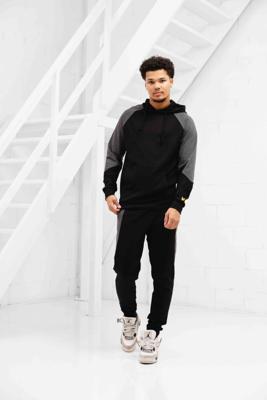 Lyle & Scott Colour Block Trainingspak Heren Zwart - Maat XXL - Kleur: ZwartGrijs | Soccerfanshop Lyle & Scott Colour Block Trainingspak Heren Zwart - Maat XXL - Kleur: ZwartGrijs | Soccerfanshop