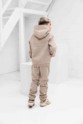 Cou7ure Essentials Rubber Trainingspak Kids Lichtbruin - Maat 128 - Kleur: Lichtbruin | Soccerfanshop