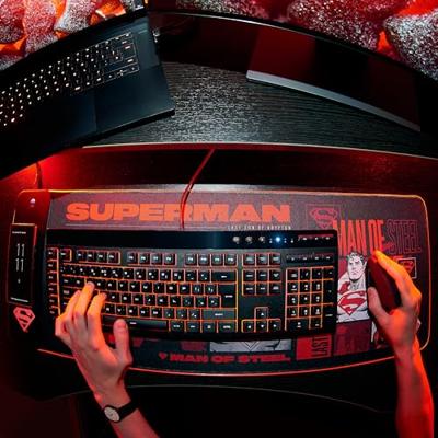 numskull DC Comics Superman XL RGB Gaming-muismat met 15 W draadloze oplader | aanpasbare LED, antislip, waterafstotend